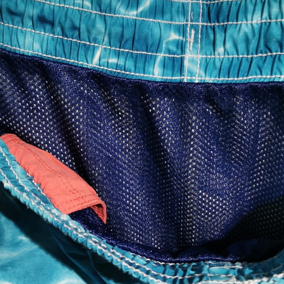 OLD NAVY | Swim Trunks, Blue Water Print - Picture 6 of 7